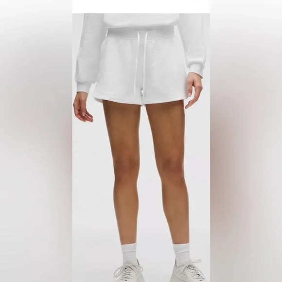 Lululemon Textured Classic-fit High-Rise shorts - Picture 2 of 6